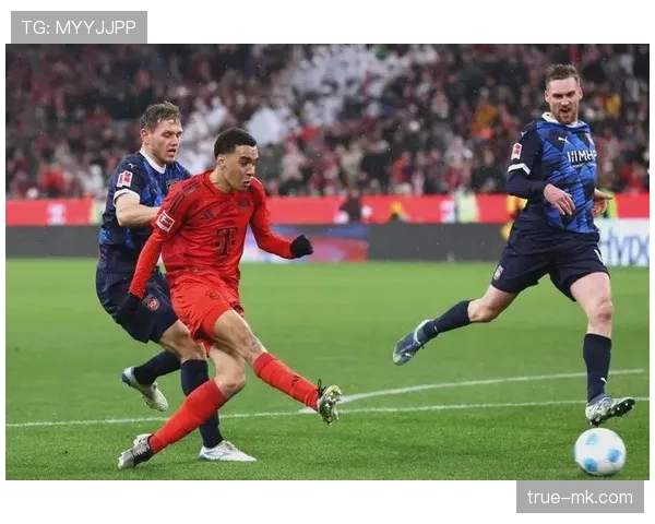 穆西亚拉门前冷静制胜，反击战中闪耀全场