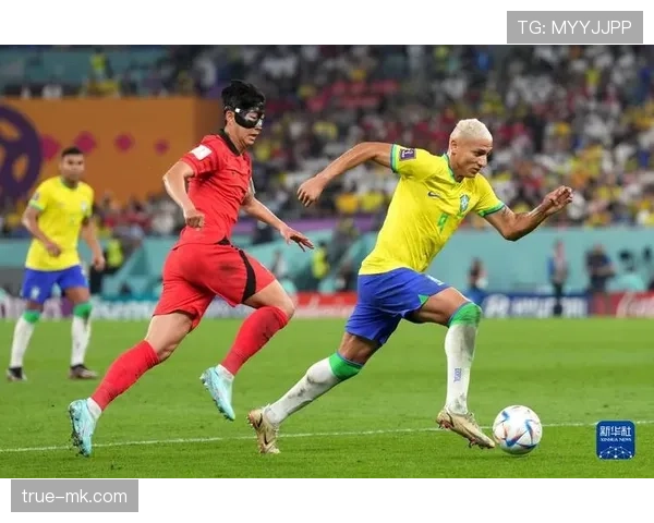 理查利森积极参与社区活动，展现球场外责任感与关怀与球员形象相得益彰