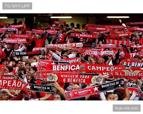 曼联，防线何时崩塌？战术体系危机让豪门地位岌岌可危！