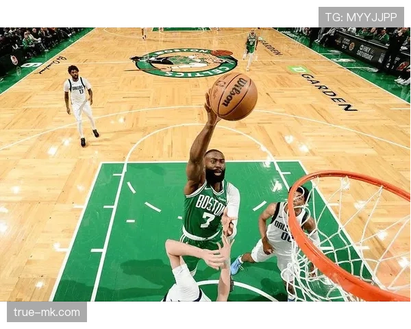 塔图姆凭借挡拆制造错位显著提升关键时刻得分效率